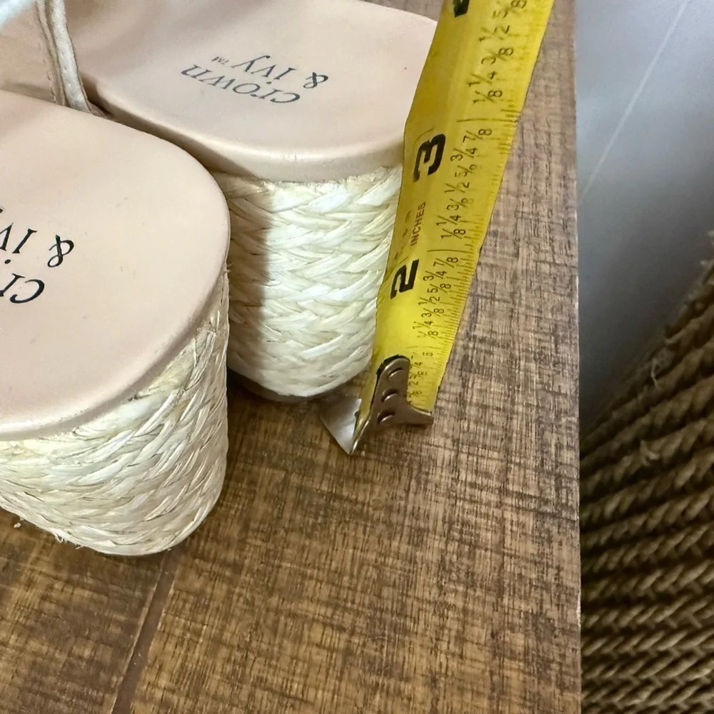 ❤️5/$25 Women's Cream Wedge Sandals